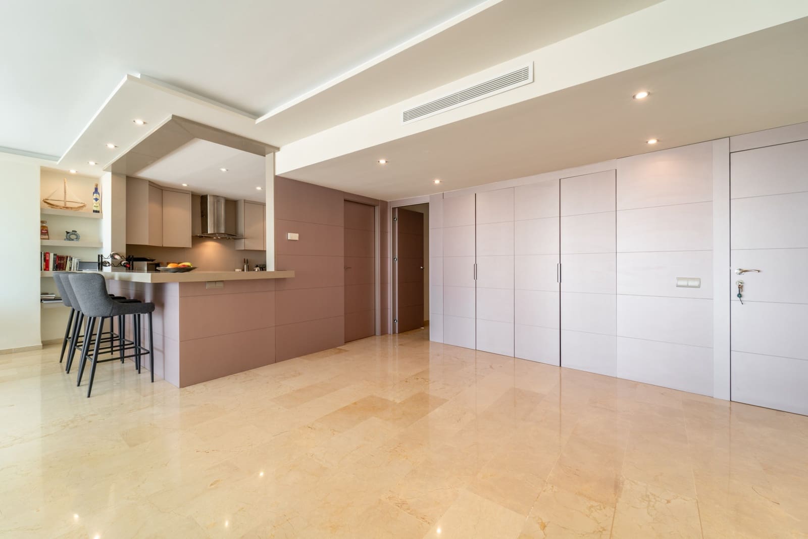 2 soveværelse Lejlighed til leje i Marbella med swimmingpool garage - € 4.000 (Ref: 9832285)