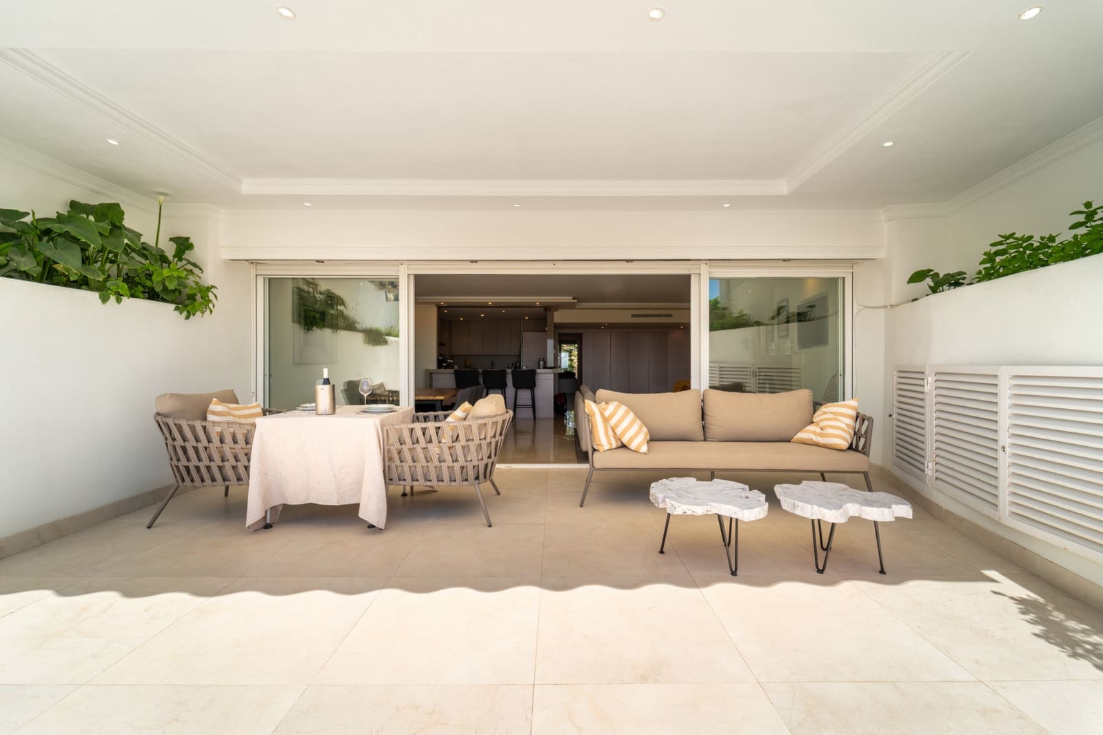 2 soveværelse Lejlighed til leje i Marbella med swimmingpool garage - € 4.000 (Ref: 9832285)