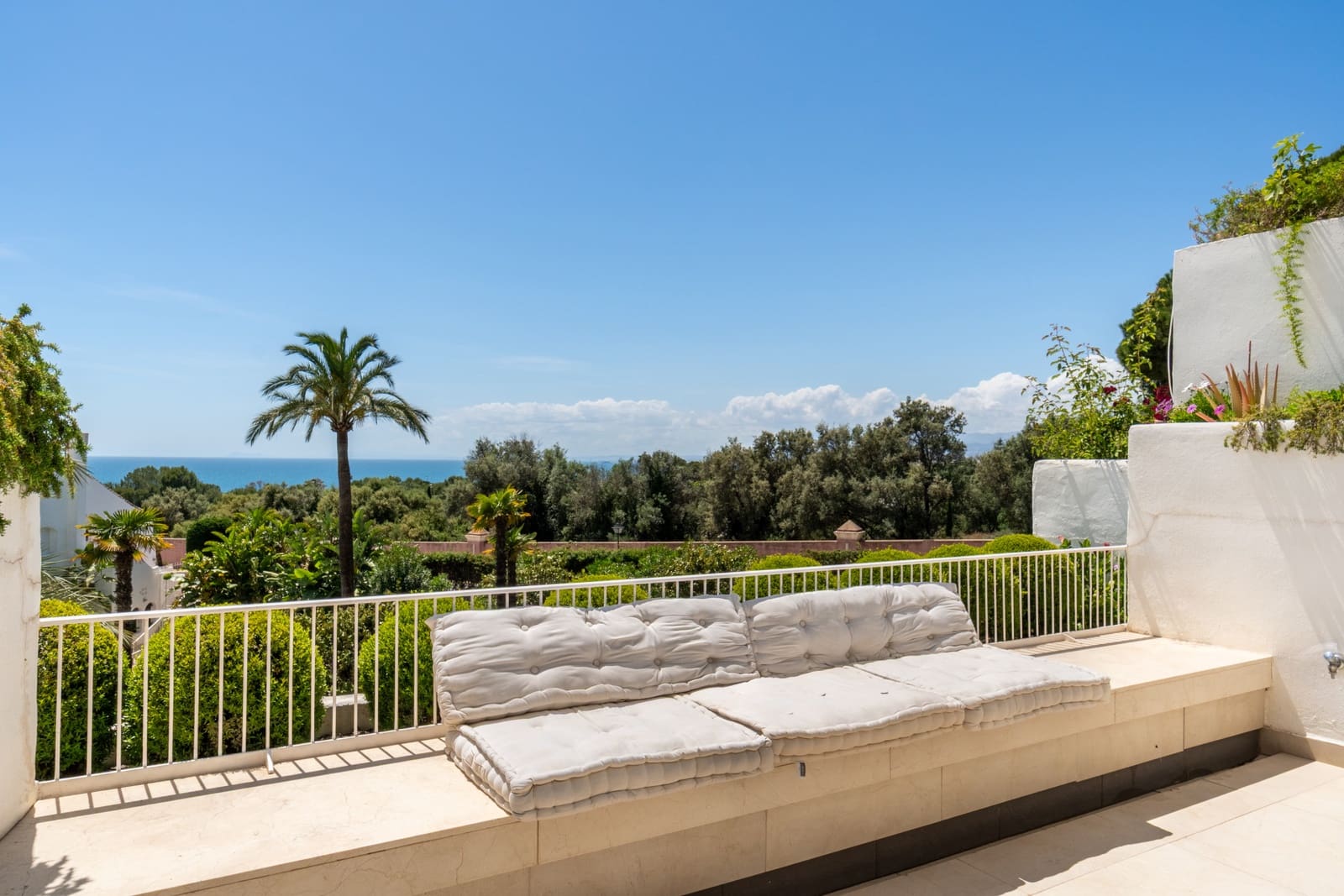 2 soveværelse Lejlighed til leje i Marbella med swimmingpool garage - € 4.000 (Ref: 9832285)