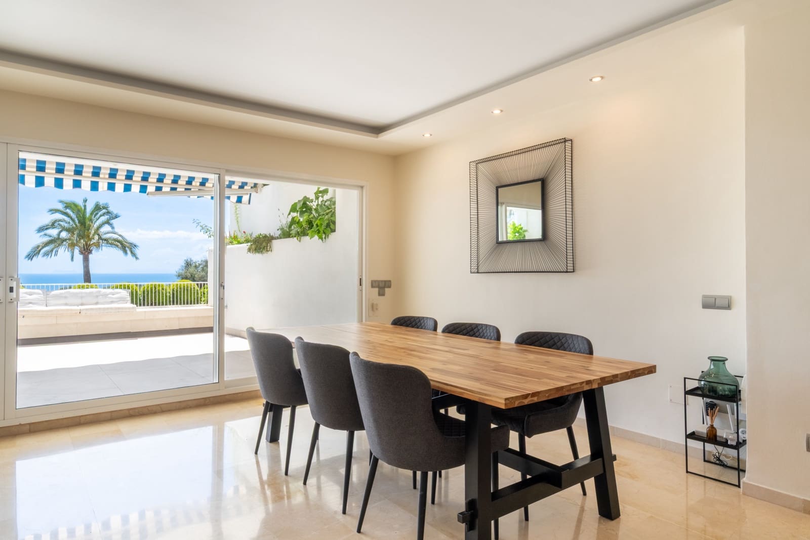 2 soveværelse Lejlighed til leje i Marbella med swimmingpool garage - € 4.000 (Ref: 9832285)