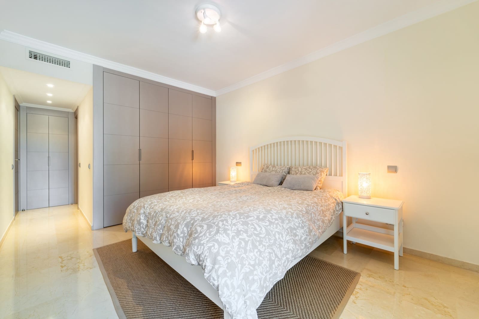 2 soveværelse Lejlighed til leje i Marbella med swimmingpool garage - € 4.000 (Ref: 9832285)