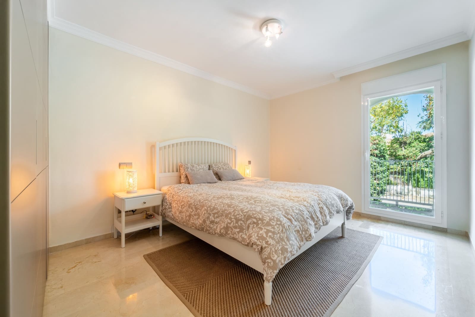 2 soveværelse Lejlighed til leje i Marbella med swimmingpool garage - € 4.000 (Ref: 9832285)