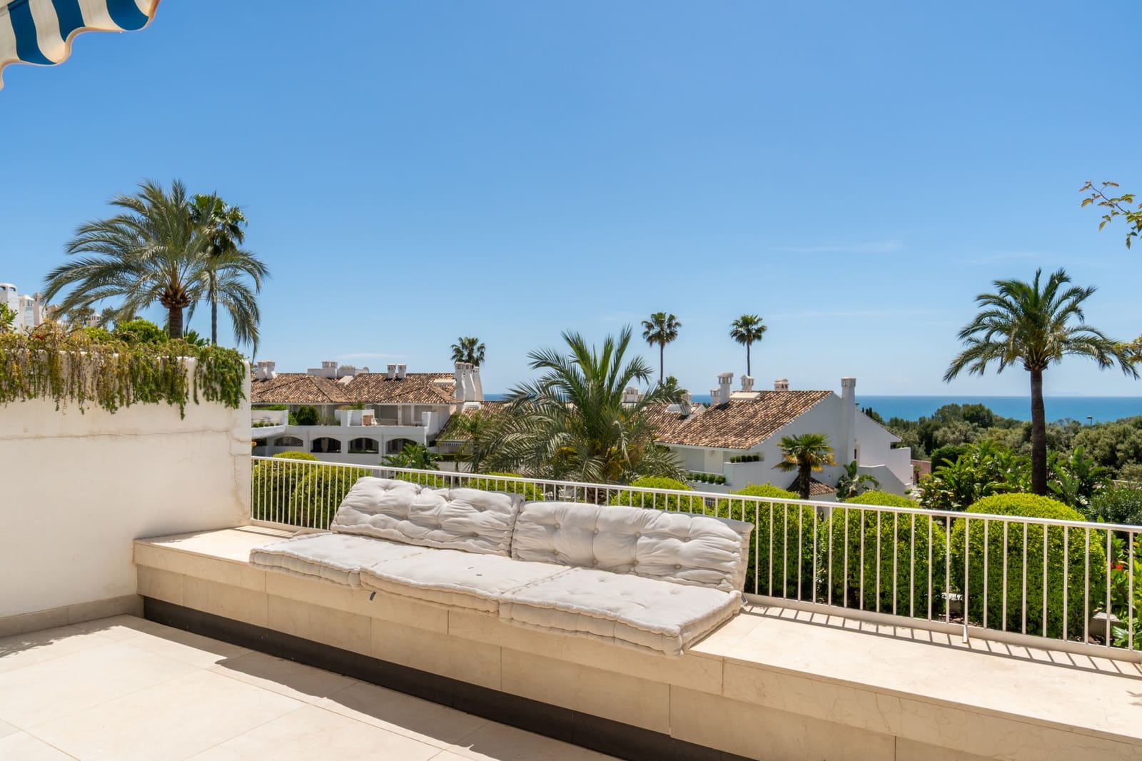 2 soveværelse Lejlighed til leje i Marbella med swimmingpool garage - € 4.000 (Ref: 9832285)