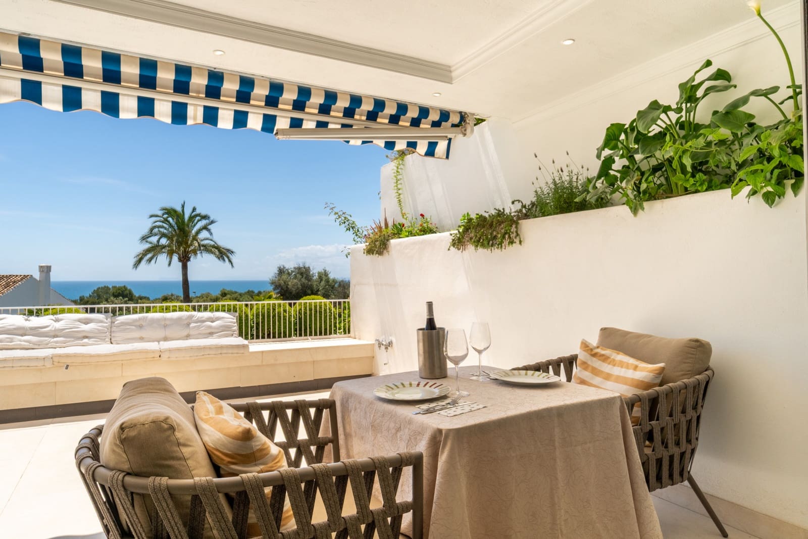 2 soveværelse Lejlighed til leje i Marbella med swimmingpool garage - € 4.000 (Ref: 9832285)