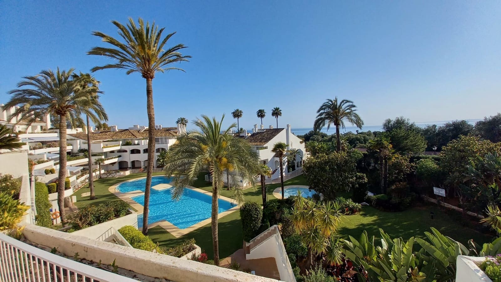2 soveværelse Lejlighed til leje i Marbella med swimmingpool garage - € 4.000 (Ref: 9832285)
