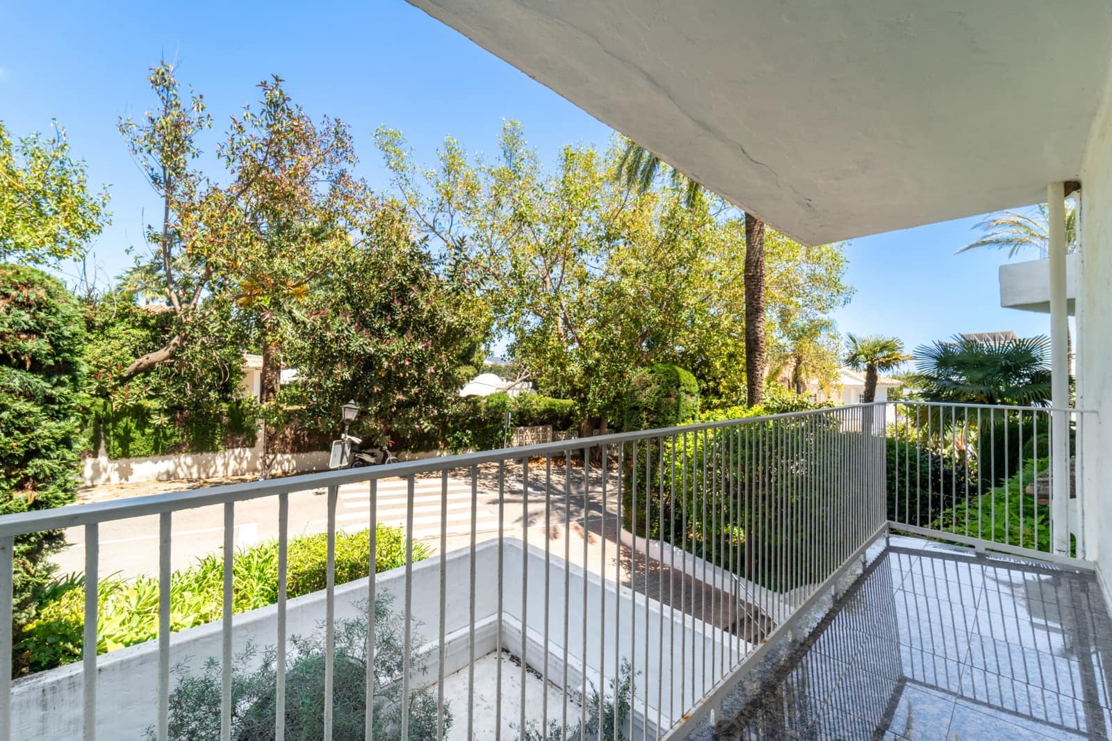 2 soveværelse Lejlighed til leje i Marbella med swimmingpool garage - € 4.000 (Ref: 9832285)