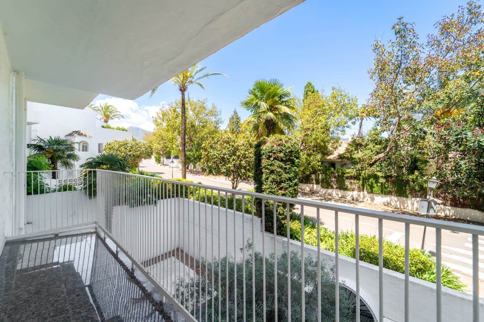 2 soveværelse Lejlighed til leje i Marbella med swimmingpool garage - € 4.000 (Ref: 9832285)