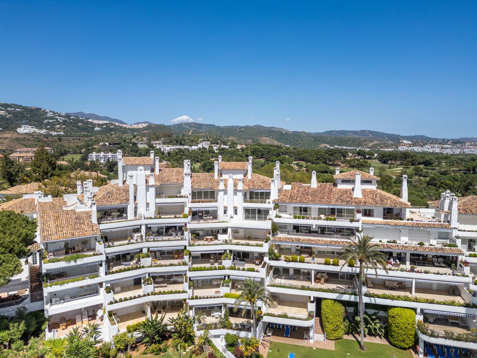 2 soveværelse Lejlighed til leje i Marbella med swimmingpool garage - € 4.000 (Ref: 9832285)