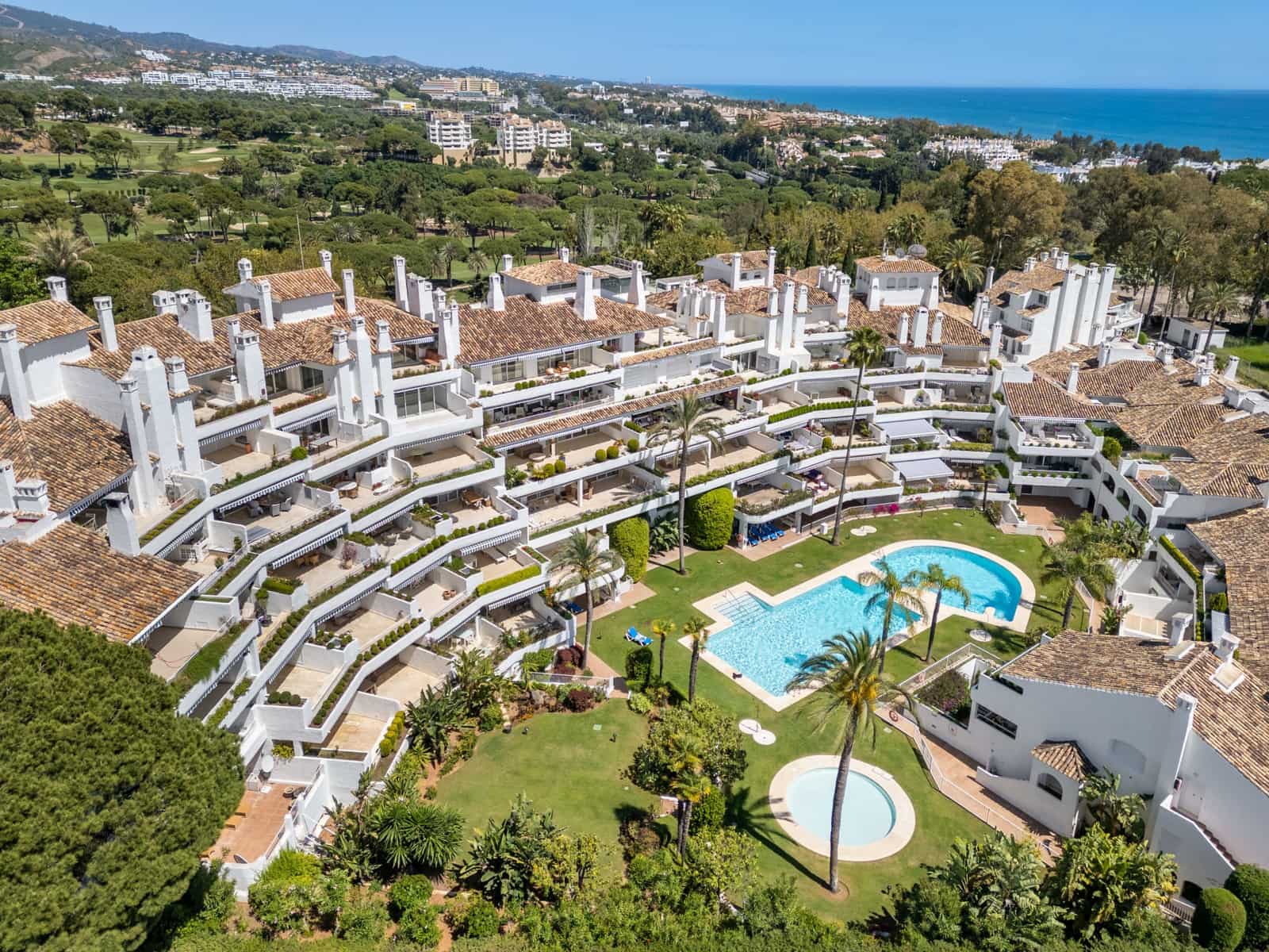 2 soveværelse Lejlighed til leje i Marbella med swimmingpool garage - € 4.000 (Ref: 9832285)