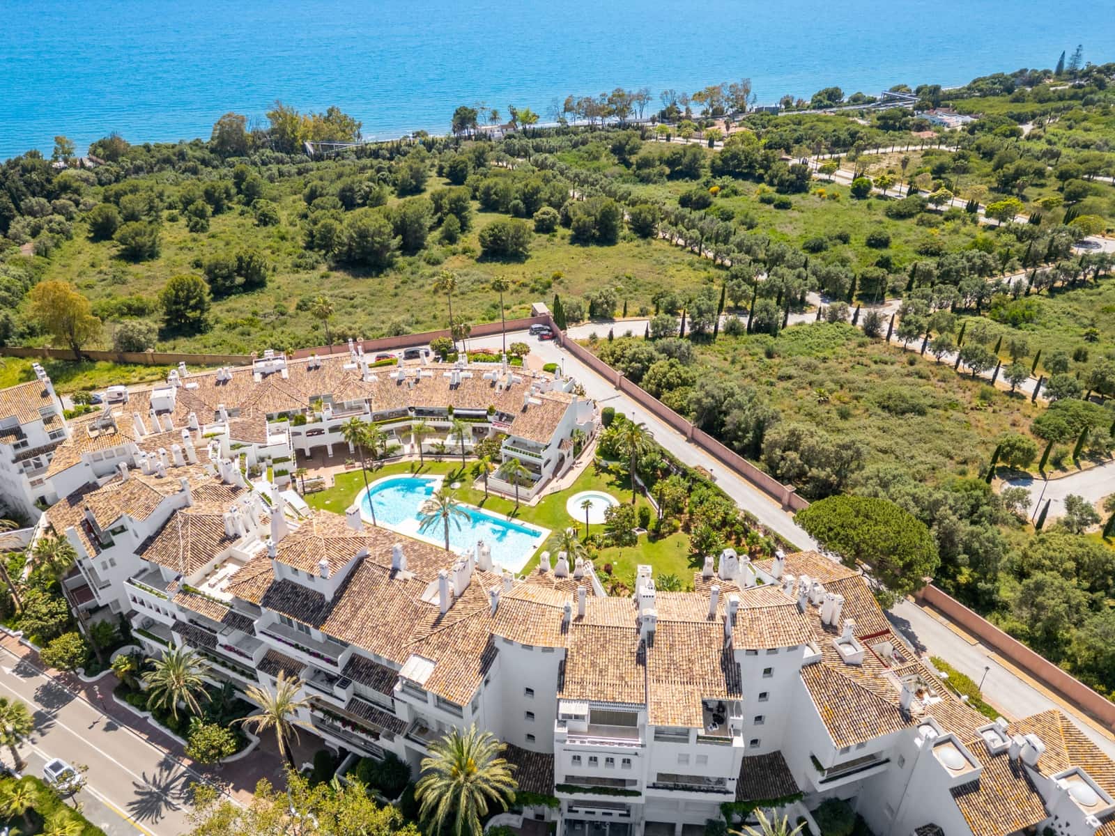 2 soveværelse Lejlighed til leje i Marbella med swimmingpool garage - € 4.000 (Ref: 9832285)