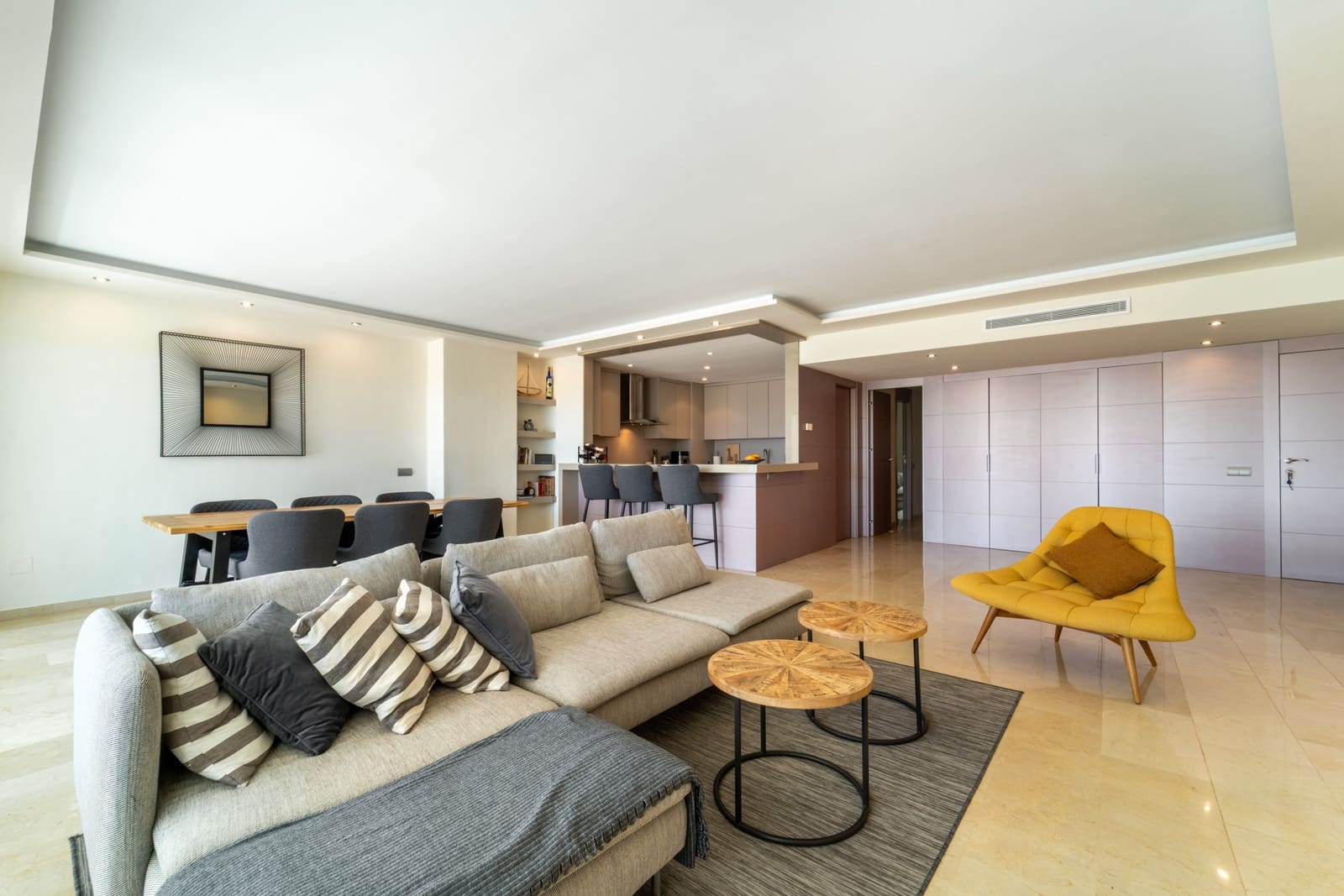 2 soverom Leilighet til leie i Marbella med svømmebasseng garasje - € 3 900 (Ref: 9832285)