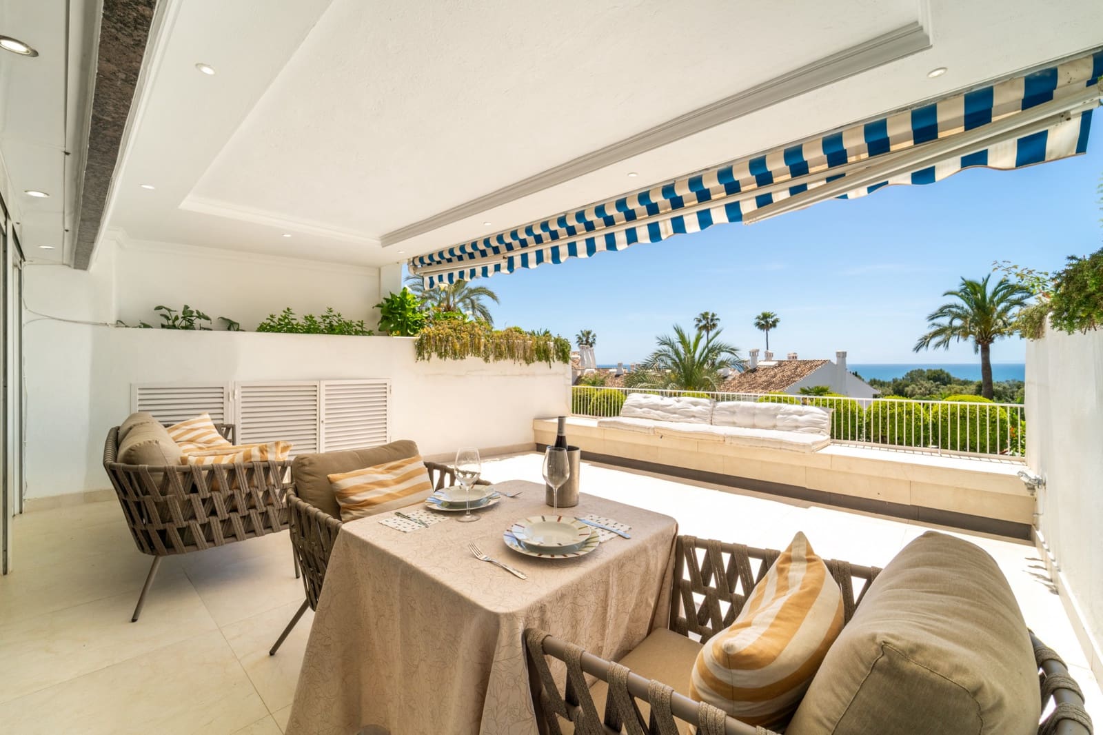 2 soverom Leilighet til leie i Marbella med svømmebasseng garasje - € 3 900 (Ref: 9832285)