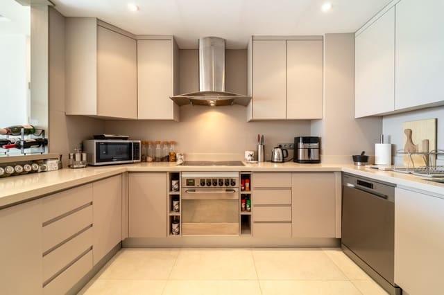 2 makuuhuone Huoneisto vuokrattavana paikassa Marbella mukana uima-altaan 
autotalli - 4 000 € (Ref: 9832285)