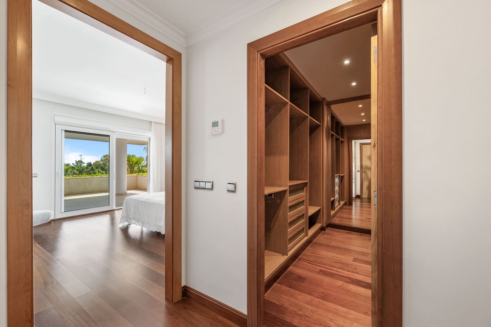 3 bedroom Apartment for sale in Marbella with pool garage - € 2,300,000 (Ref: 9833507)