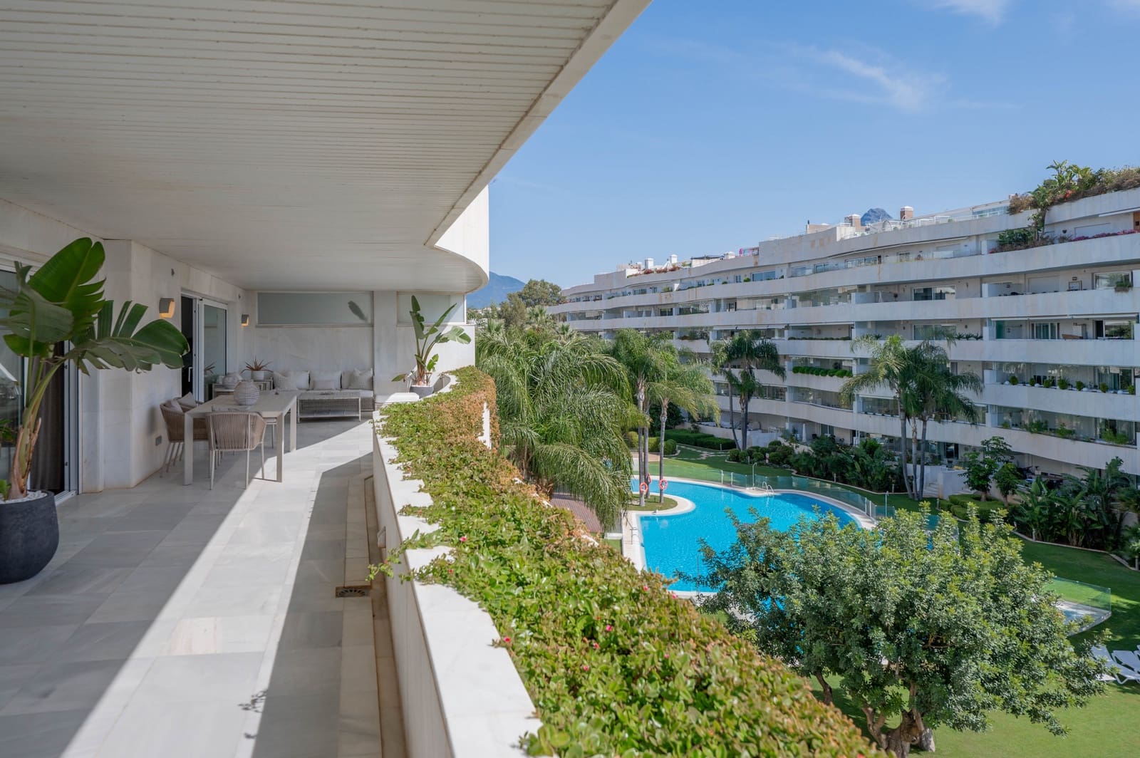 3 bedroom Apartment for sale in Marbella with pool garage - € 2,300,000 (Ref: 9833507)
