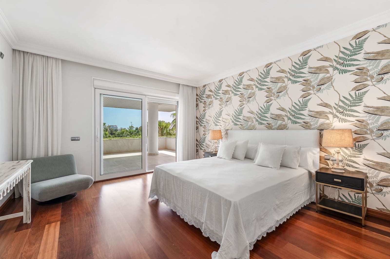 3 bedroom Apartment for sale in Marbella with pool garage - € 2,300,000 (Ref: 9833507)