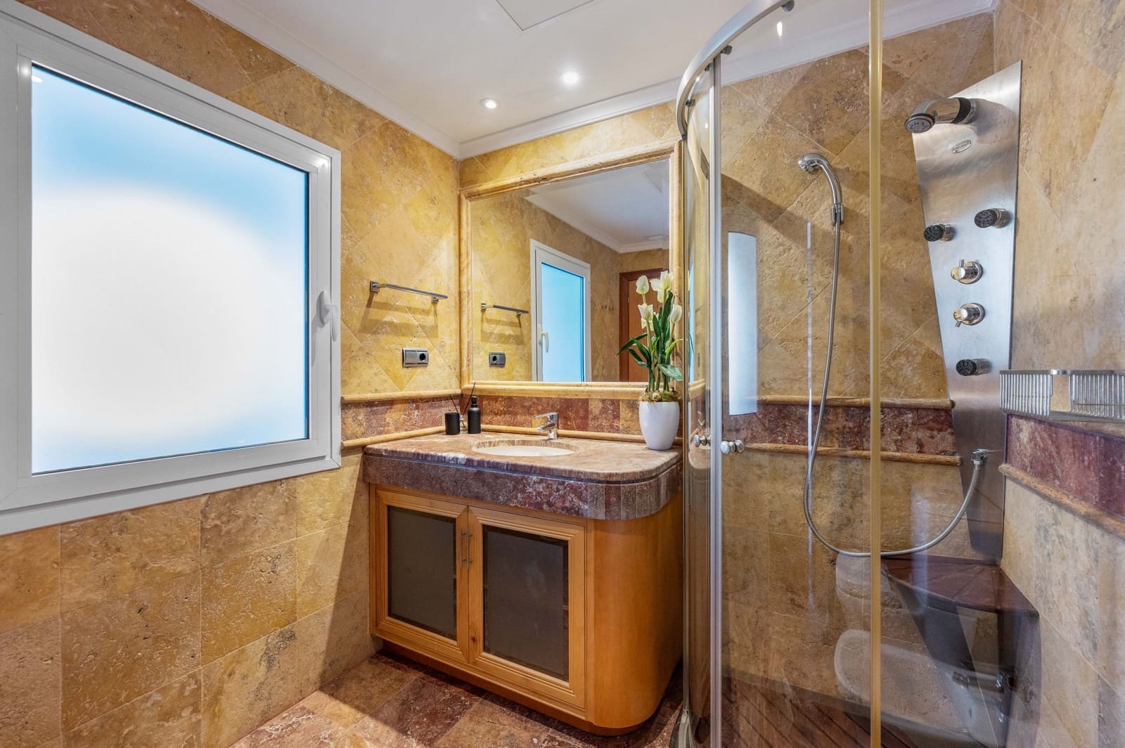3 bedroom Apartment for sale in Marbella with pool garage - € 2,300,000 (Ref: 9833507)