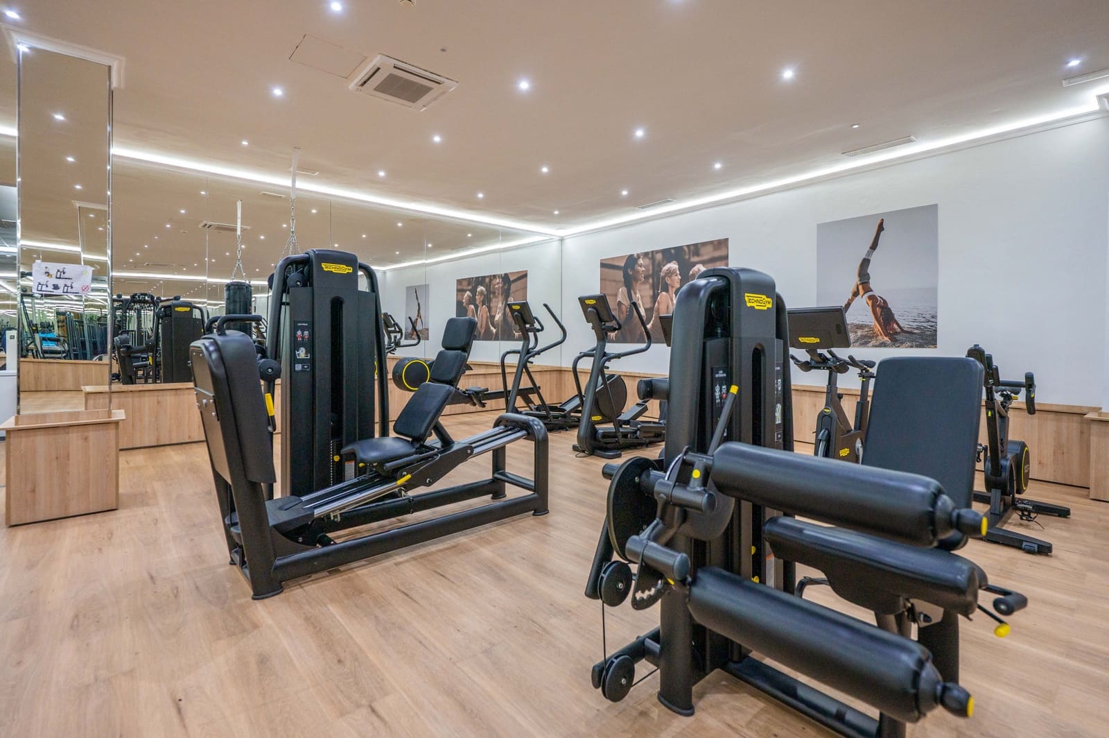 3 bedroom Apartment for sale in Marbella with pool garage - € 2,300,000 (Ref: 9833507)