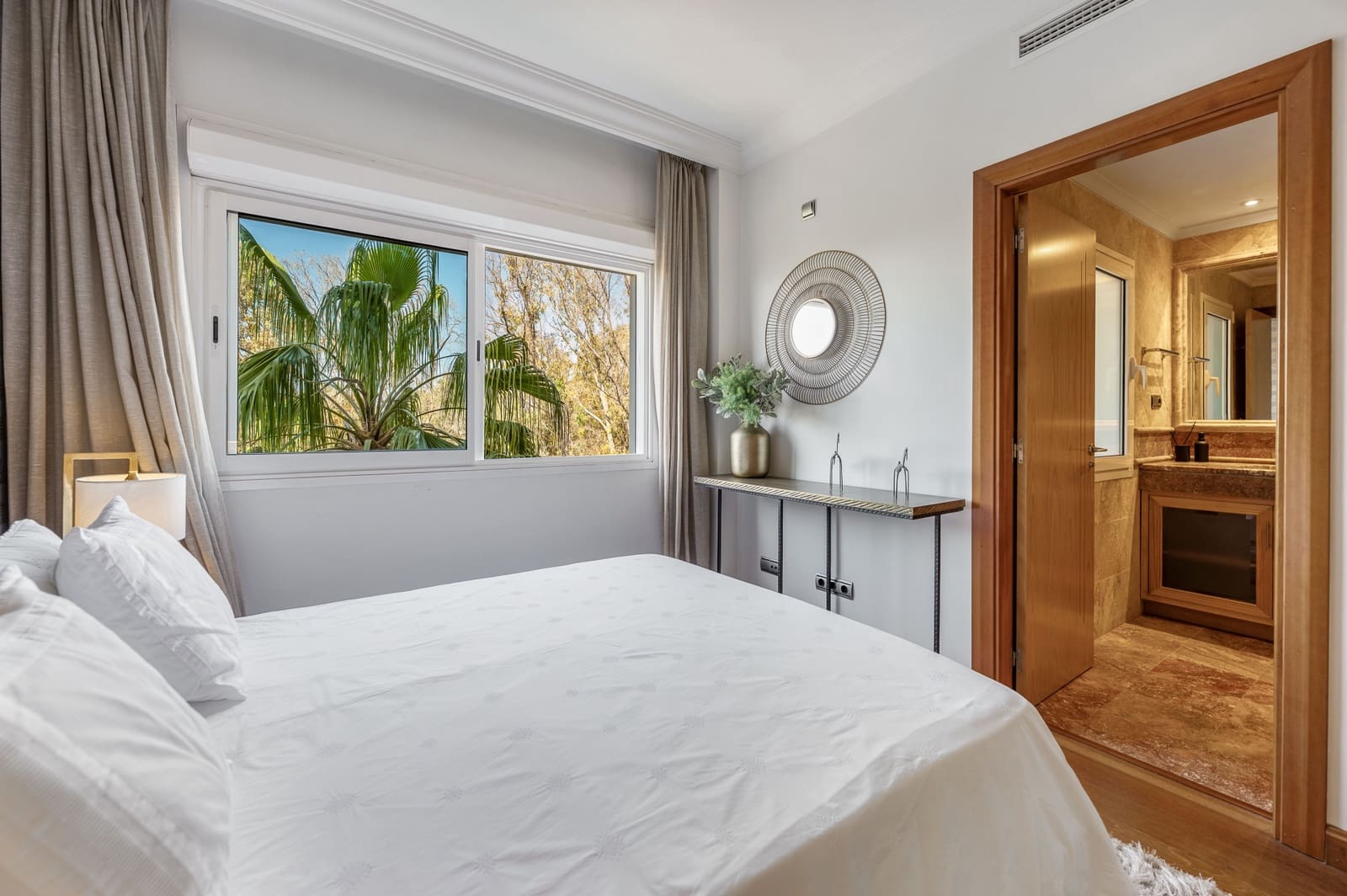 3 bedroom Apartment for sale in Marbella with pool garage - € 2,300,000 (Ref: 9833507)