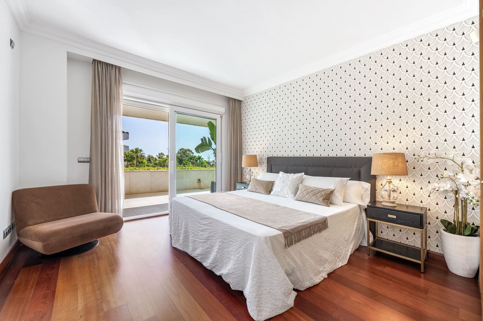 3 bedroom Apartment for sale in Marbella with pool garage - € 2,300,000 (Ref: 9833507)