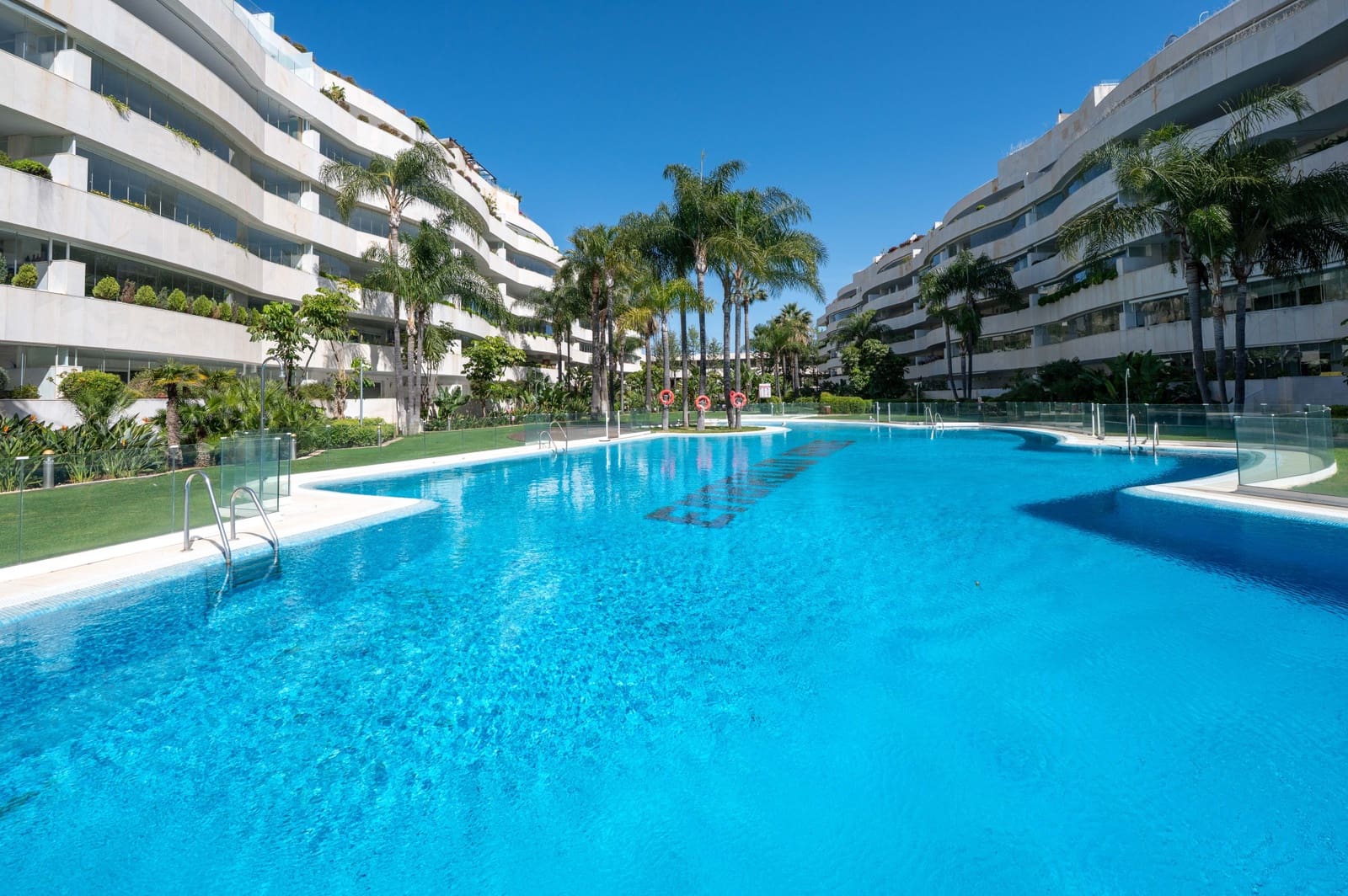 3 bedroom Apartment for sale in Marbella with pool garage - € 2,300,000 (Ref: 9833507)