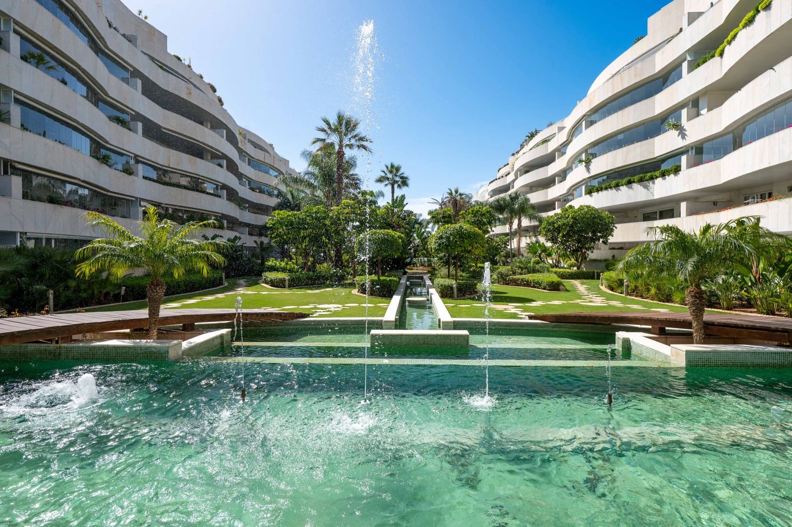 3 bedroom Apartment for sale in Marbella with pool garage - € 2,300,000 (Ref: 9833507)