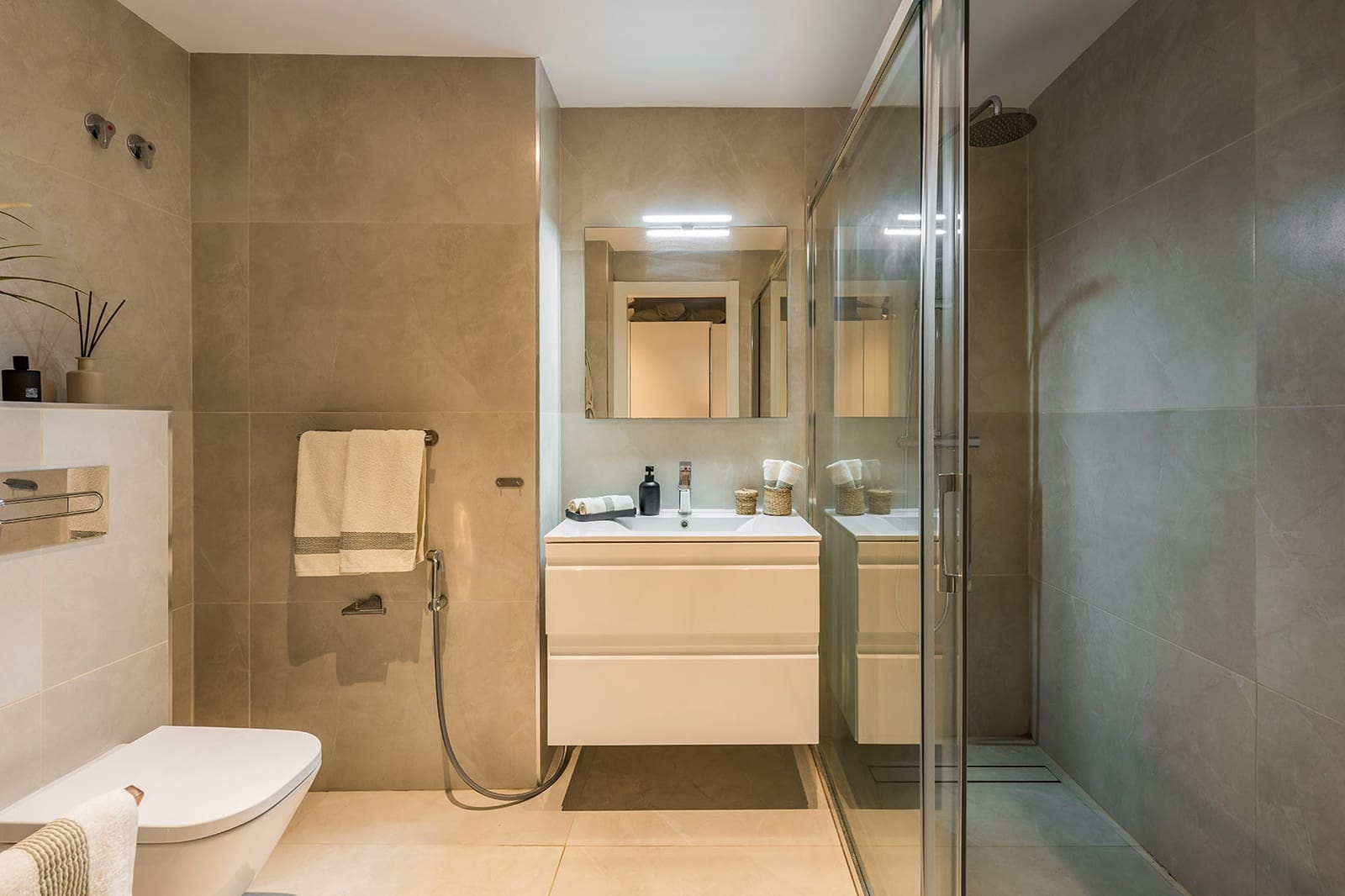 4 bedroom Apartment for rent in Marbella with pool garage - € 6,000 (Ref: 9834230)