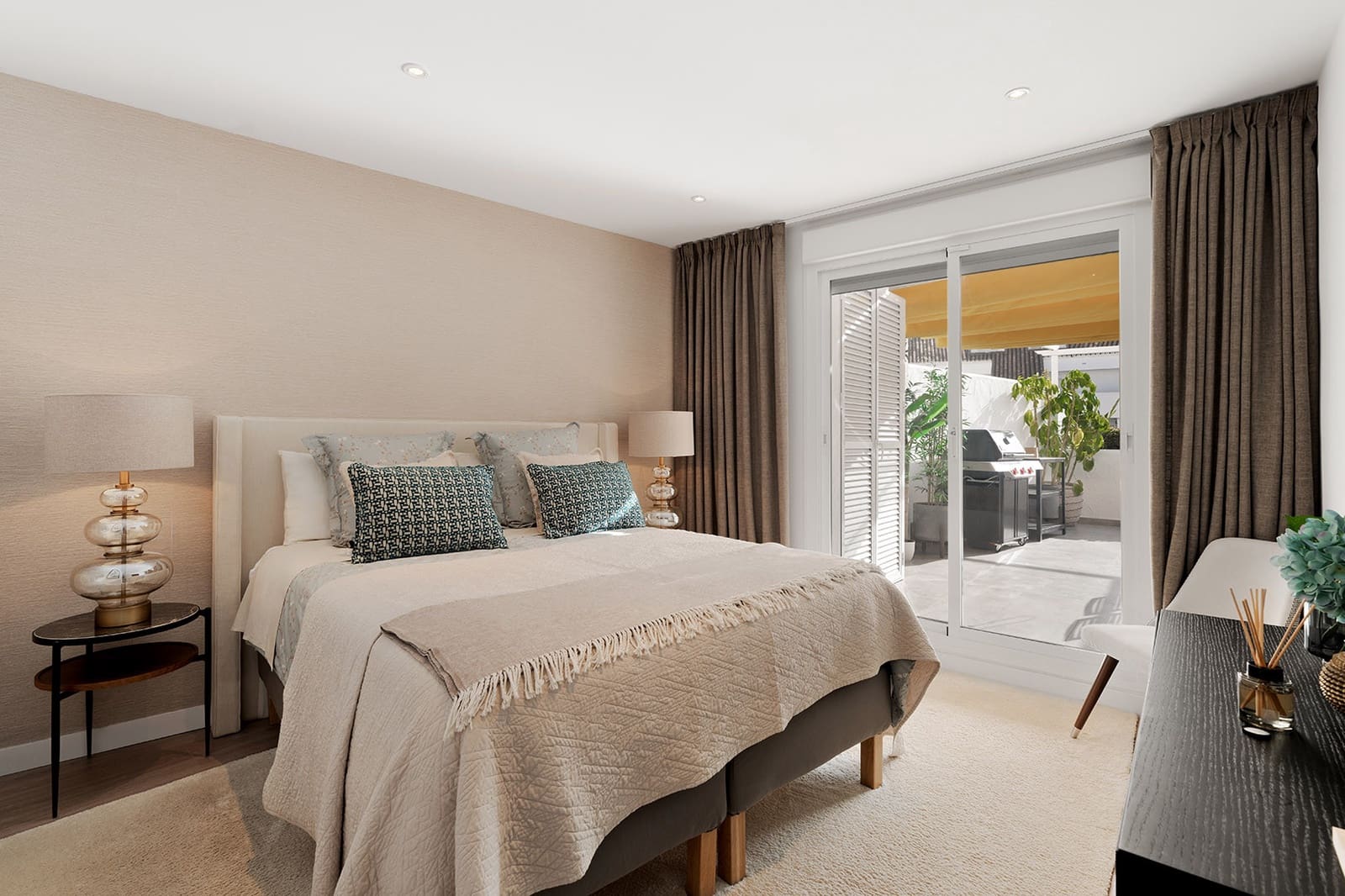 4 bedroom Apartment for rent in Marbella with pool garage - € 6,000 (Ref: 9834230)