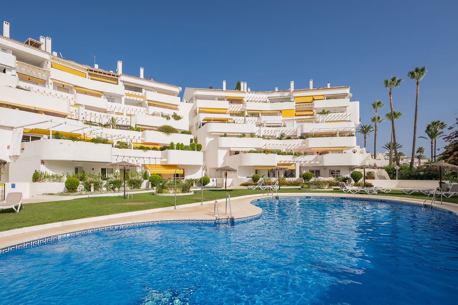 4 bedroom Apartment for rent in Marbella with pool garage - € 6,000 (Ref: 9834230)