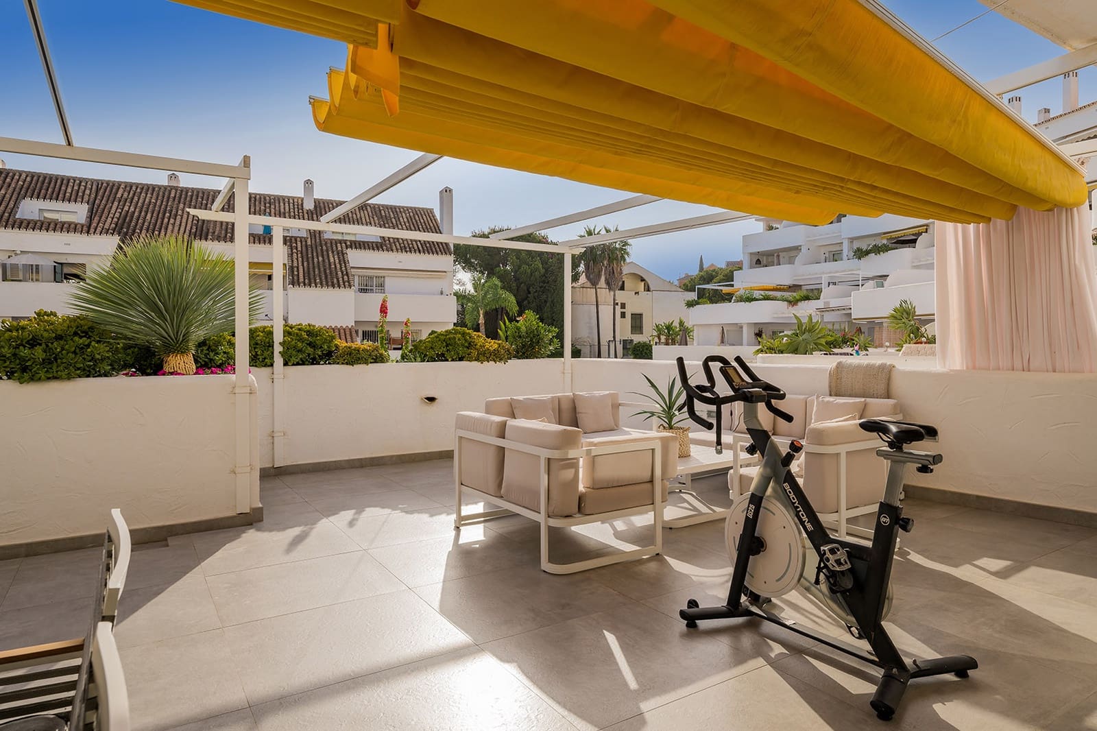 4 bedroom Apartment for rent in Marbella with pool garage - € 6,000 (Ref: 9834230)