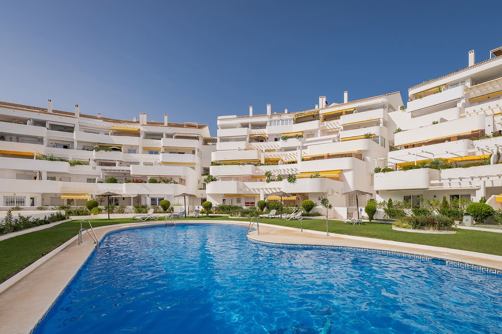 4 bedroom Apartment for rent in Marbella with pool garage - € 6,000 (Ref: 9834230)