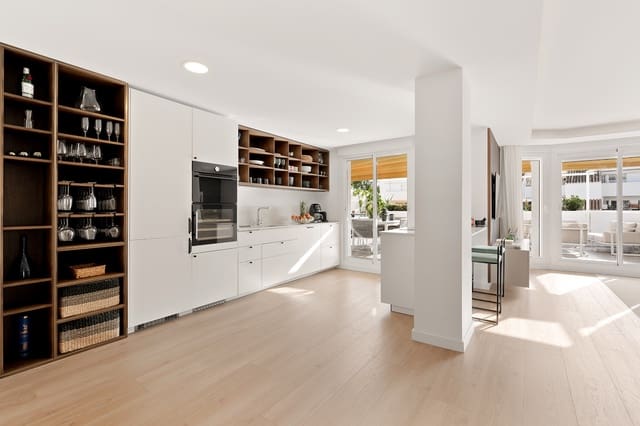 4 bedroom Apartment for rent in Marbella with pool garage - € 6,000 (Ref: 9834230)