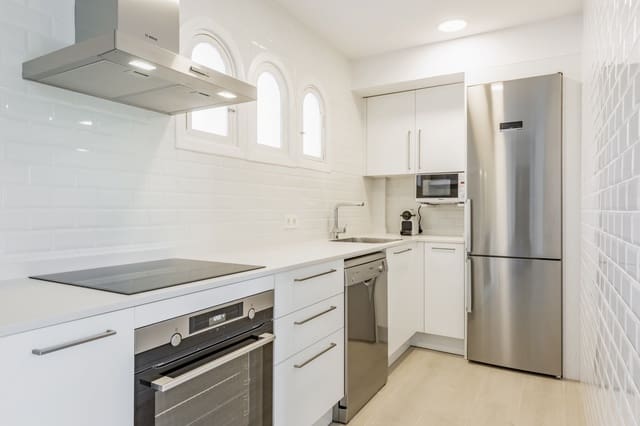 2 sovrum Lägenhet att hyra i Golden Mile, Marbella med garage - 1 950 € (Ref: 9834801)