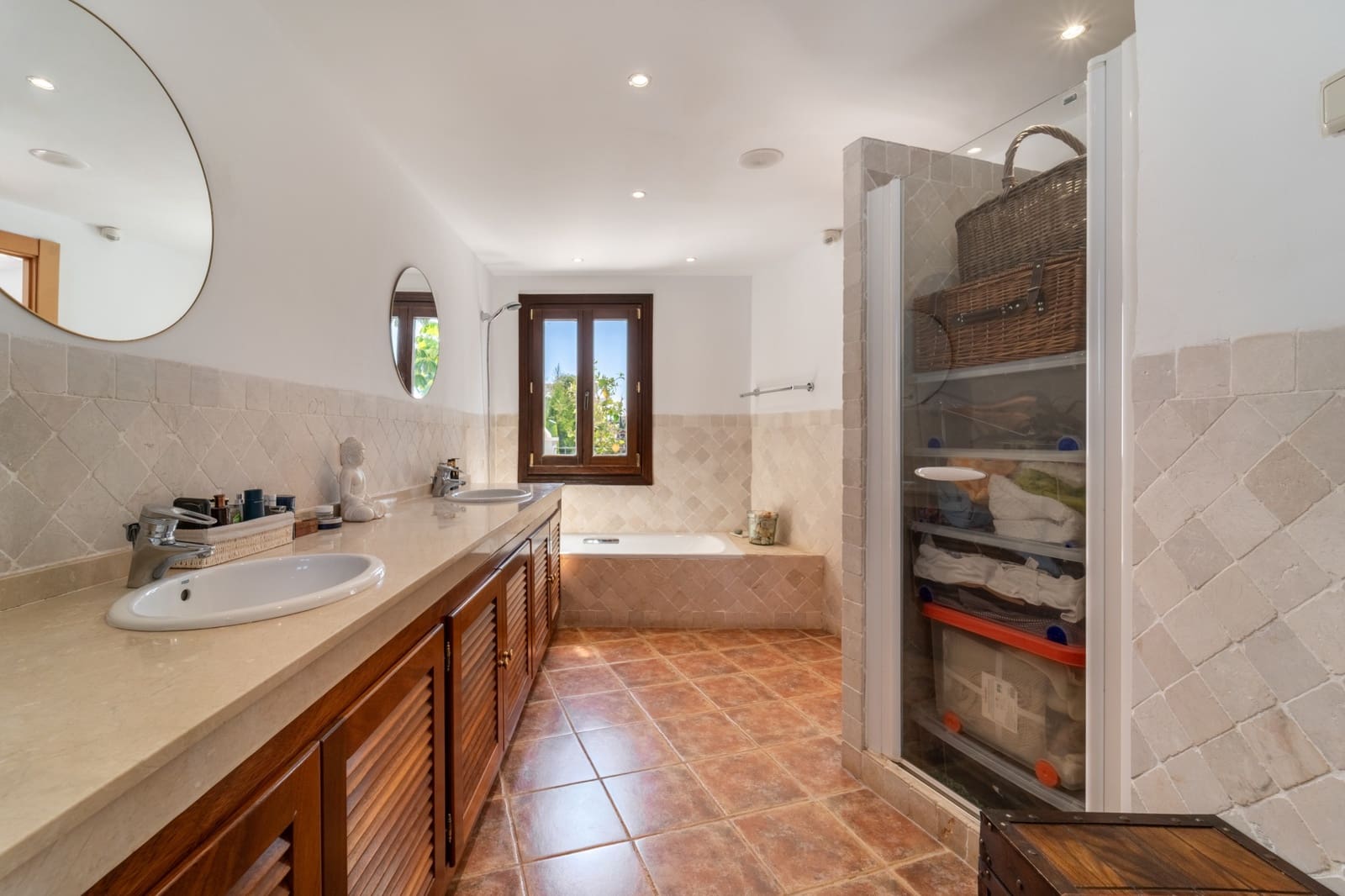 3 soveværelse Semi-Rækkehus til salg i Estepona med swimmingpool garage - € 749.000 (Ref: 9836216)