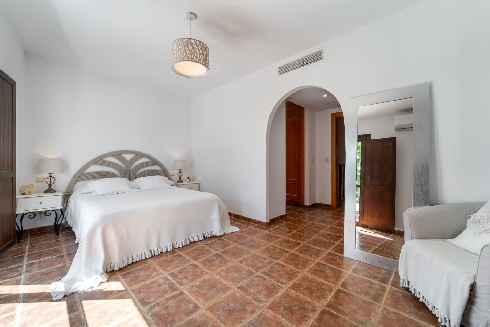 3 soveværelse Semi-Rækkehus til salg i Estepona med swimmingpool garage - € 749.000 (Ref: 9836216)