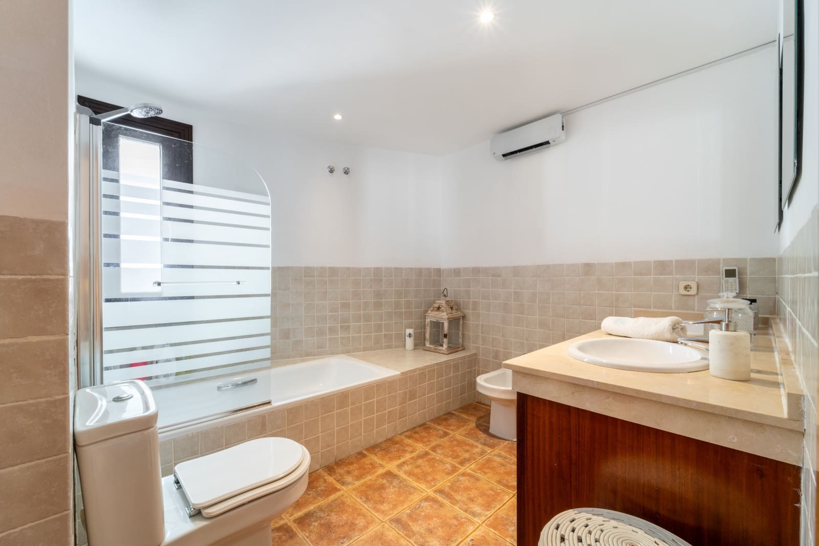 3 soveværelse Semi-Rækkehus til salg i Estepona med swimmingpool garage - € 749.000 (Ref: 9836216)
