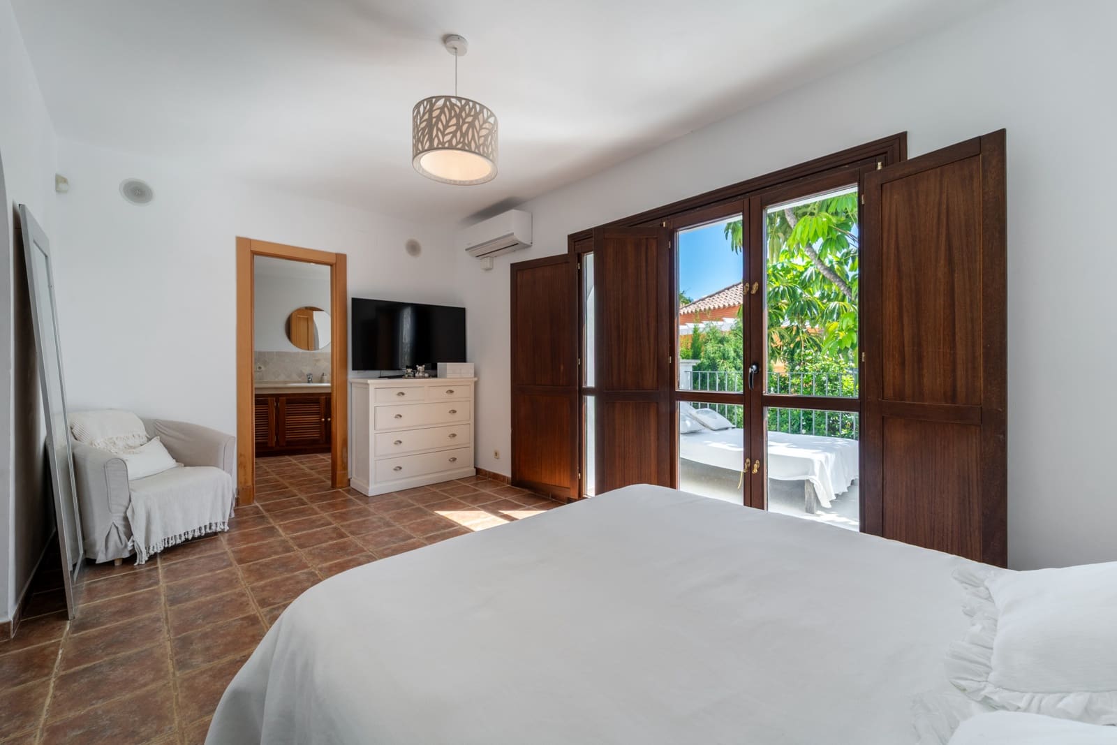 3 soveværelse Semi-Rækkehus til salg i Estepona med swimmingpool garage - € 749.000 (Ref: 9836216)