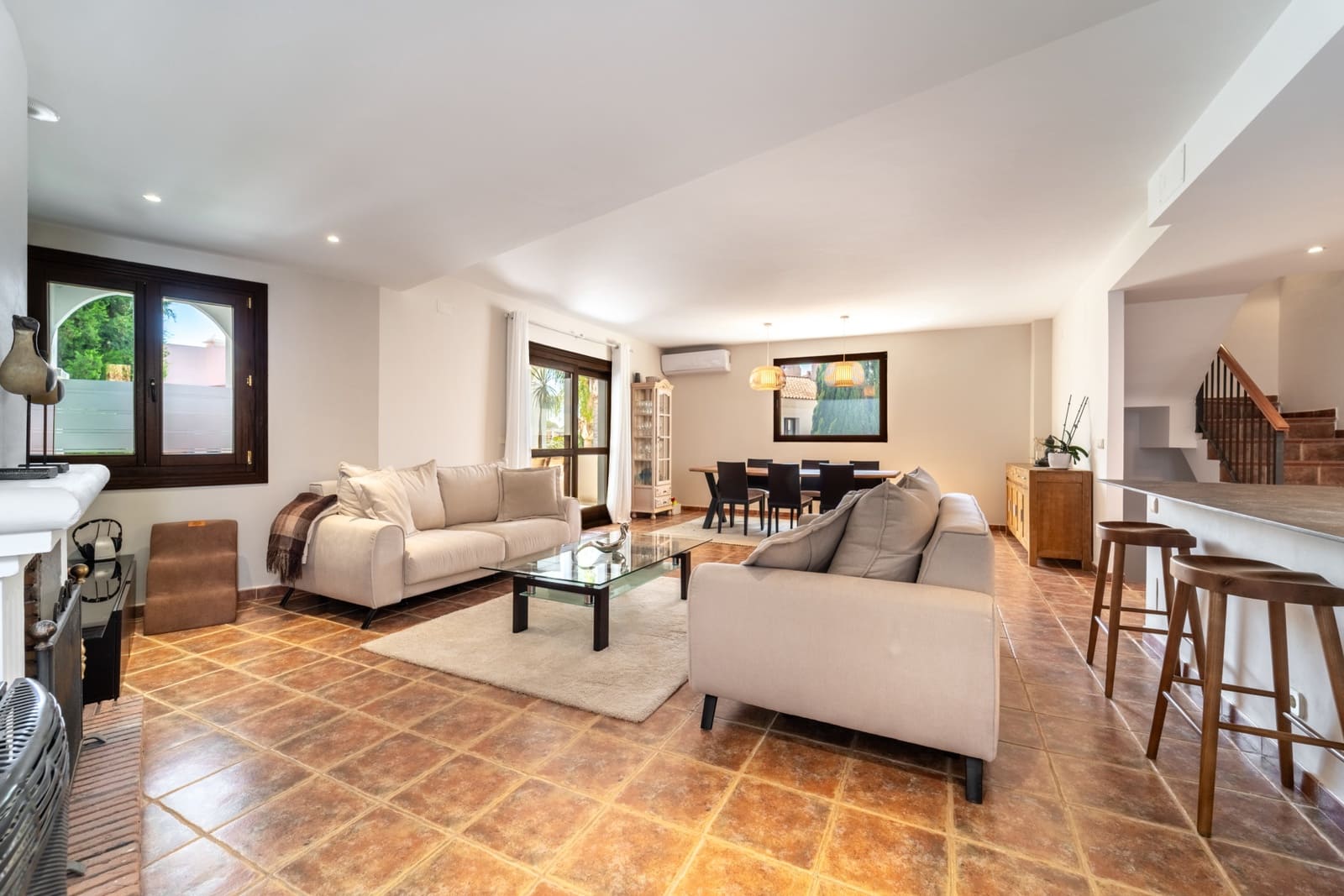 3 soveværelse Semi-Rækkehus til salg i Estepona med swimmingpool garage - € 749.000 (Ref: 9836216)
