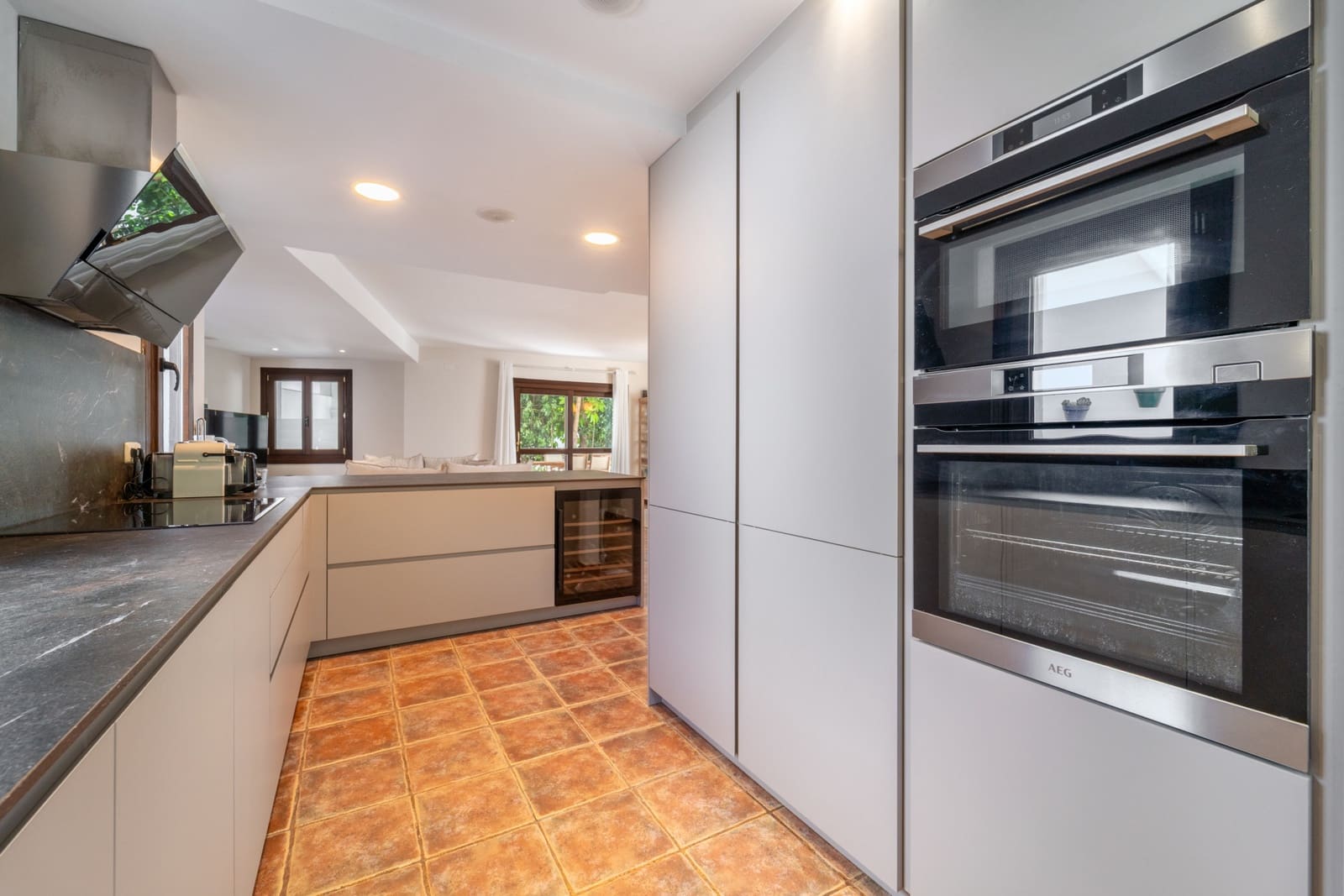 3 soveværelse Semi-Rækkehus til salg i Estepona med swimmingpool garage - € 749.000 (Ref: 9836216)