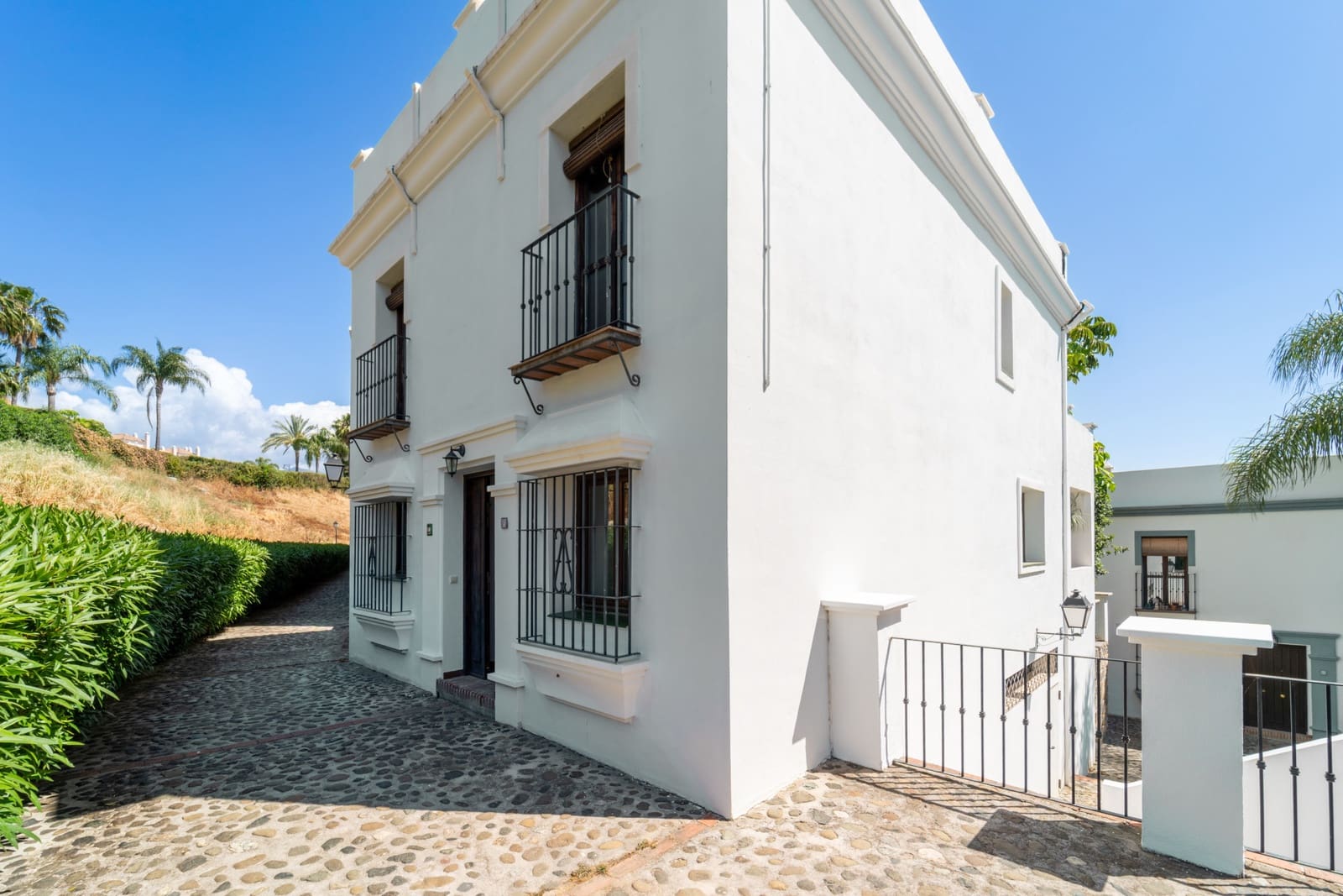 3 soveværelse Semi-Rækkehus til salg i Estepona med swimmingpool garage - € 749.000 (Ref: 9836216)