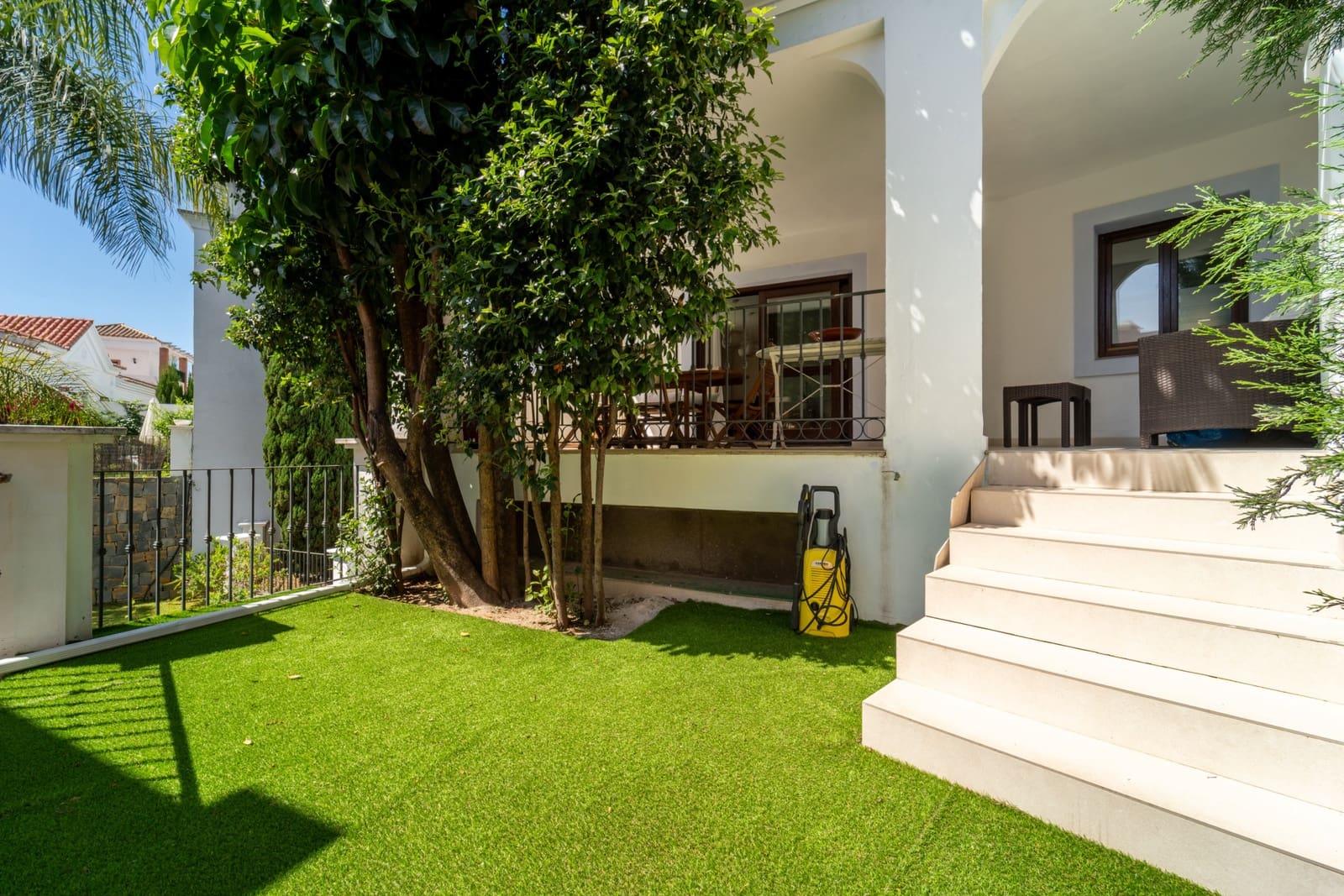 3 soveværelse Semi-Rækkehus til salg i Estepona med swimmingpool garage - € 749.000 (Ref: 9836216)