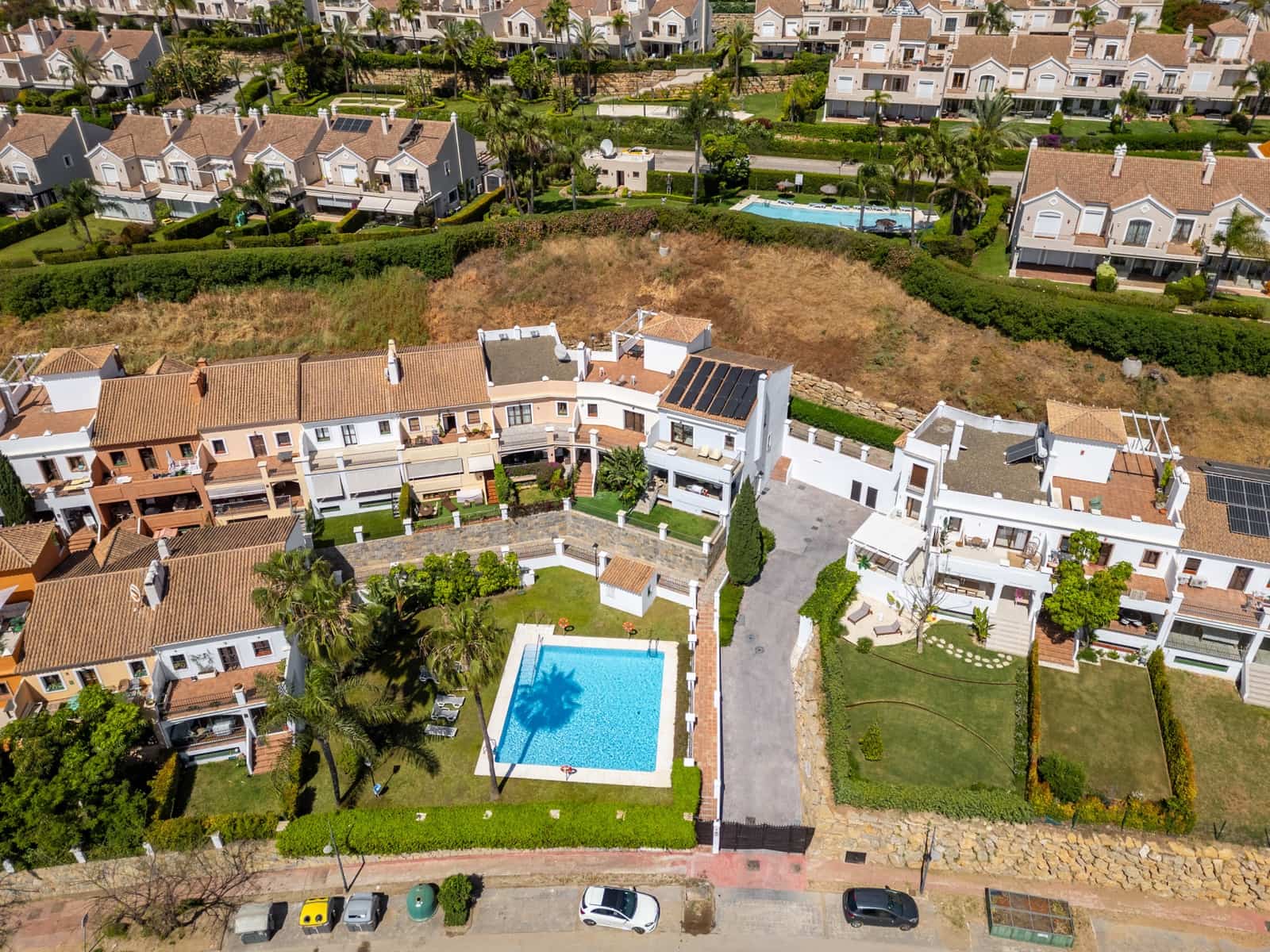 3 soveværelse Semi-Rækkehus til salg i Estepona med swimmingpool garage - € 749.000 (Ref: 9836216)