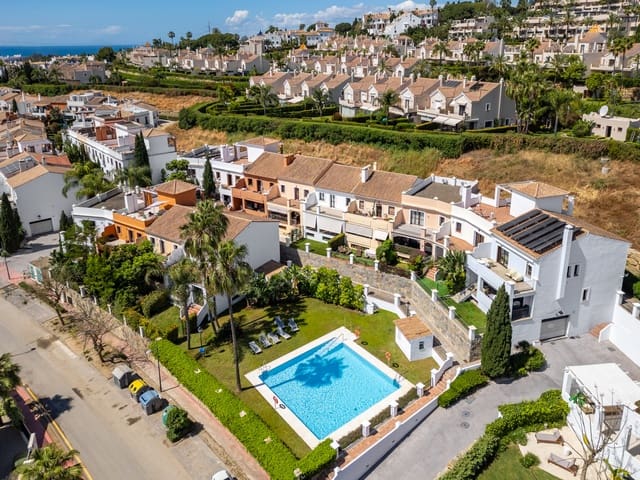 3 soveværelse Semi-Rækkehus til salg i Estepona med swimmingpool garage - € 749.000 (Ref: 9836216)