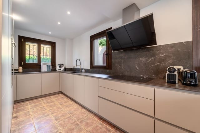 3 sovrum Semi-fristående Villa till salu i Benahavís med pool garage - 749 000 € (Ref: 9836216)