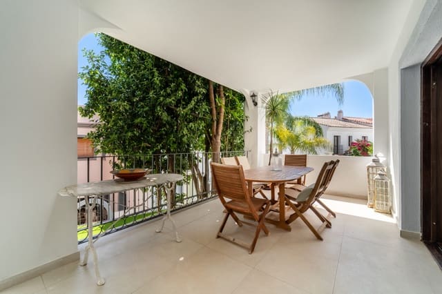 3 sovrum Semi-fristående Villa till salu i Benahavís med pool garage - 749 000 € (Ref: 9836216)