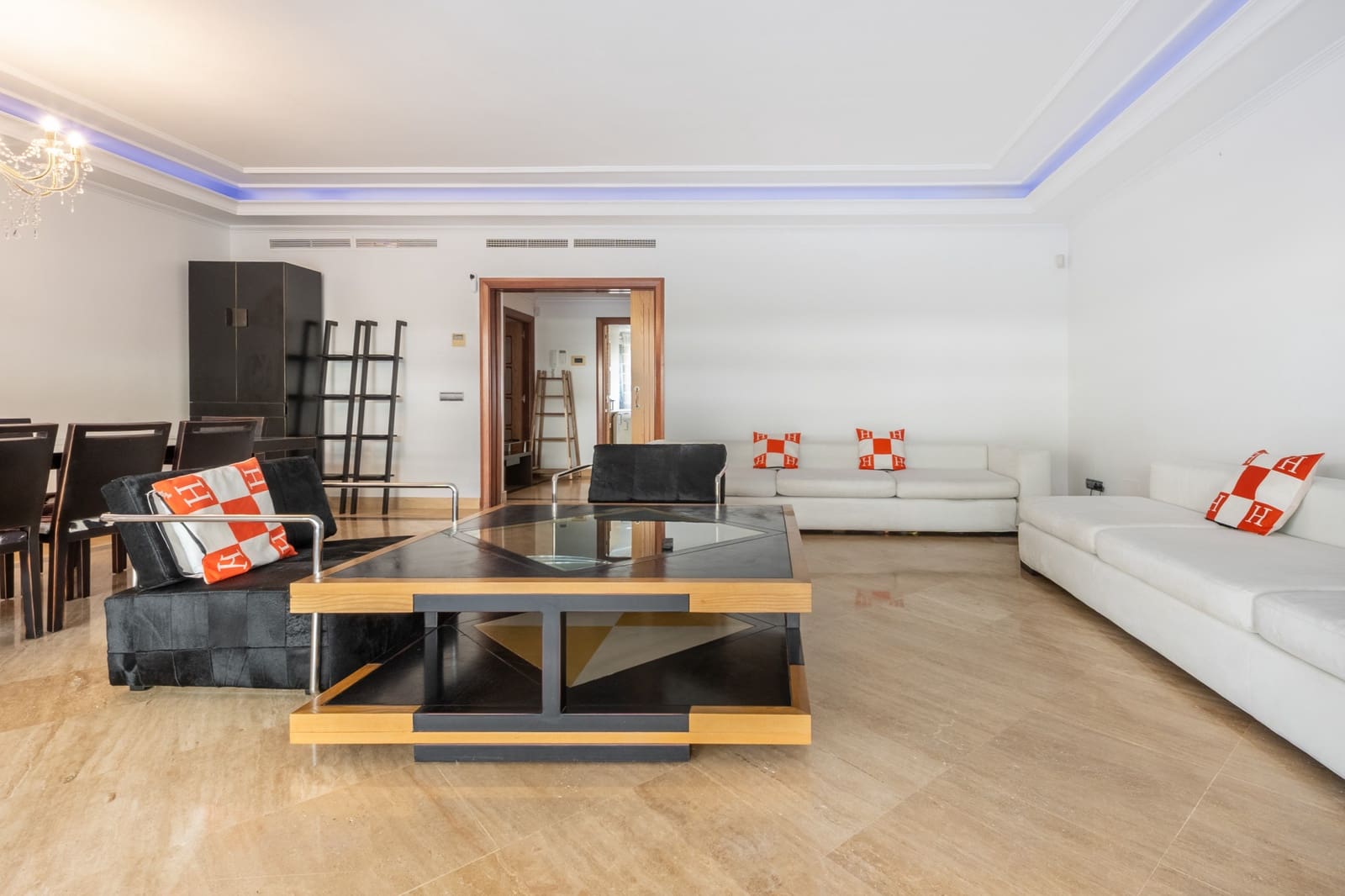 3 sypialnia Apartament na sprzedaż w Marbella z basenem garażem - 1 850 000 € (Ref: 9839075)