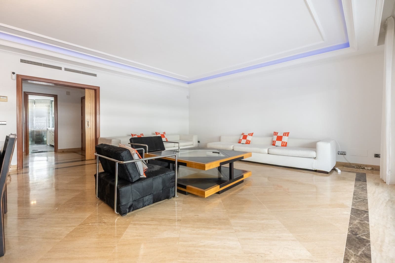 3 sypialnia Apartament na sprzedaż w Marbella z basenem garażem - 1 850 000 € (Ref: 9839075)