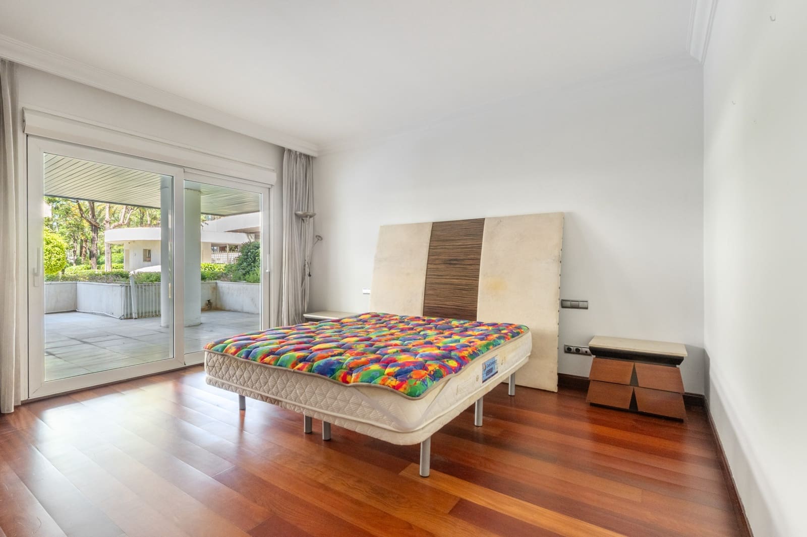 3 sypialnia Apartament na sprzedaż w Marbella z basenem garażem - 1 850 000 € (Ref: 9839075)