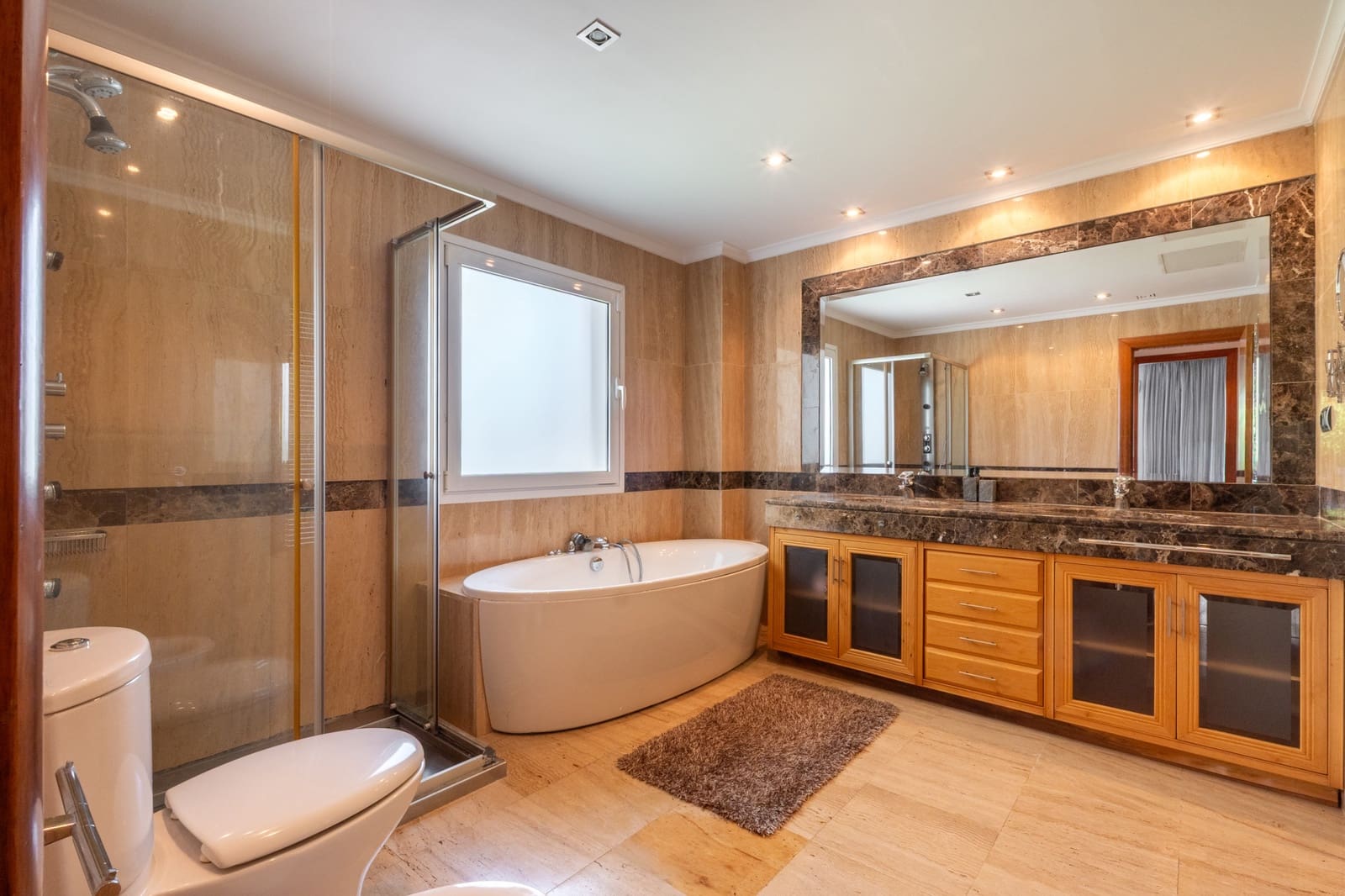 3 sypialnia Apartament na sprzedaż w Marbella z basenem garażem - 1 850 000 € (Ref: 9839075)