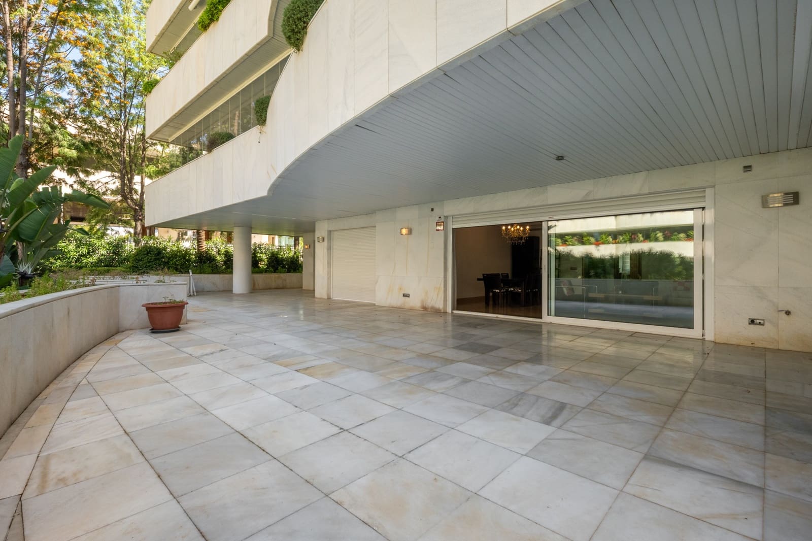 3 sypialnia Apartament na sprzedaż w Marbella z basenem garażem - 1 850 000 € (Ref: 9839075)